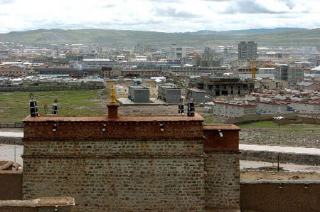 The location of Nagqu has become an important transportation junction and trade center of north Tibet for a long time. It has occupied a critical position in history as part of a trade route. (Photo: People's Daily Online)
