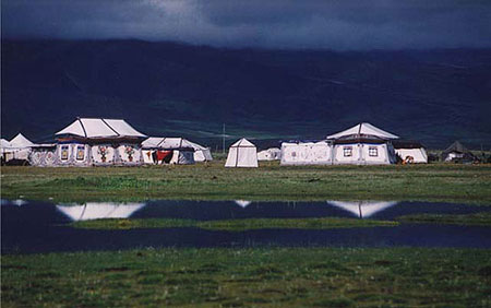 The location of Nagqu has become an important transportation junction and trade center of north Tibet for a long time. It has occupied a critical position in history as part of a trade route. (Photo: People's Daily Online) 