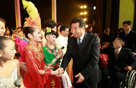 Chinese Vice Premier Hui Liangyu (R, front) and Deng Pufang (2nd R), vice chairman of the National Committee of the Chinese People&apos;s Political Consultative Conference and honorary chairman of the China Disabled Persons&apos; Federation, shake hands with performers after an evening gala of the 7th National Disabled People Art Performance in Beijing, capital of China, on Nov. 13, 2009. [Xinhua]