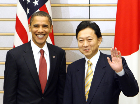 Japan&apos;s Prime Minister Yukio Hatoyama (R) and visiting U.S. President Barack Obama pose for photos prior to their meeting in Tokyo, Japan, Nov. 13, 2009. Barack Obama arrived Friday in Tokyo, kicking off a two-day visit to Japan.[Tomohiro Ohsumi/Xinhua]