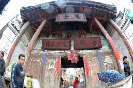 Photo taken on Nov. 15, 2009 shows the entrance of an old byway at Fuxi Village with lots of ancient architectures that date to the Ming and Qing Dynasties in Fuchuan Yao Autonomous County, southwest China&apos;s Guangxi Zhuang Autonomous Region. [Xinhua]