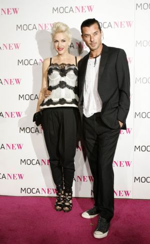 Singer Gwen Stefani and her husband Gavin Rossdale pose at the MOCA (Museum of Contemporary Art) New 30th anniversary gala in Los Angeles November 14, 2009.[Xinhua/Reuters]