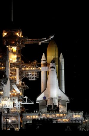 The space shuttle Atlantis sits on launch pad 39A as workers prepare the craft for launch at the Kennedy Space Center in Cape Canaveral, Florida November 15, 2009.[Xinhua/Reuters]