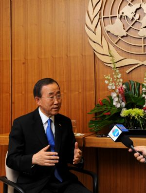 UN Secretary General Ban Ki-moon speaks to Xinhua reporters at UN headquarters in New York, Nov. 13, 2009. Ban received an exclusive interview with Xinhua for the Universal Children&apos;s Day on Nov. 13. [Xinhua] 