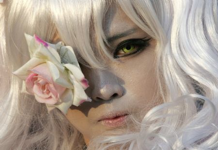 A woman in costume poses for photographs during the monthly Seoul Comic World event in Seoul November 15, 2009. Cosplay, made up of the words 'costume' and 'role play', is a fan labour type of performance art which involves dressing as characters from comic books, animations, graphic novels, video games and fantasy movies.[Xinhua/Reuters]