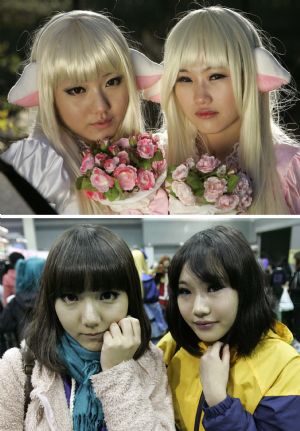 A combination picture shows Lee Soo-hyun (L), 16, and Cho Hye-won, 16, posing before and after they dress up as a character from the Japanese animation 'Chobits' (top), at the monthly Seoul Comic World event in Seoul November 15, 2009.[Xinhua/Reuters]