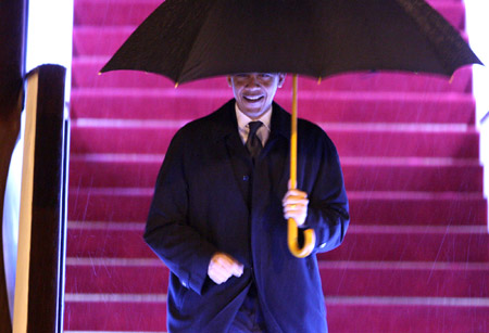 U.S. President Barack Obama arrives in Shanghai on Nov. 15, 2009 to begin his first state visit to China. (Xinhua/Chen Fei)