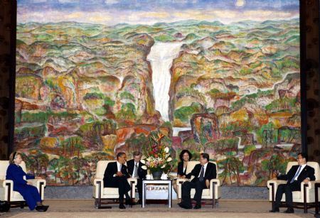 U.S. President Barack Obama(L2) meets with Yu Zhengsheng(R2), member of the Political Bureau of the Communist Party of China (CPC) Central Committee and secretary of the CPC Shanghai Municipal Committee, at the Xijiao State Guest House in Shanghai, Nov. 16, 2009. [Zhang Ming/Xinhua]