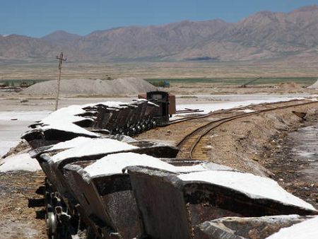 Caka ('the sea of salt' in Mongolian) Salt Lake covers an area of 105 square kilometers in Qinghai Province, and is a typical chloride salt lake. (Photo:Global Times) 