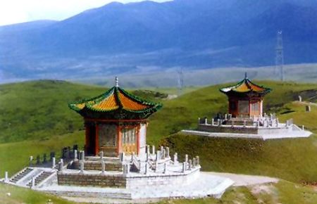 Riyue Mountain (Sun-and-Moon Mountain), part of the Qilian Mountain Range, is located in the west of Huangyuan County, Qinghai Province. In the past, it was a vital communications center between central China and the southwest frontiers as well as the west regions. (Photo: Global Times)