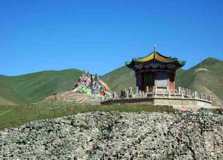 Riyue Mountain (Sun-and-Moon Mountain), part of the Qilian Mountain Range, is located in the west of Huangyuan County, Qinghai Province. In the past, it was a vital communications center between central China and the southwest frontiers as well as the west regions. (Photo: Global Times) 