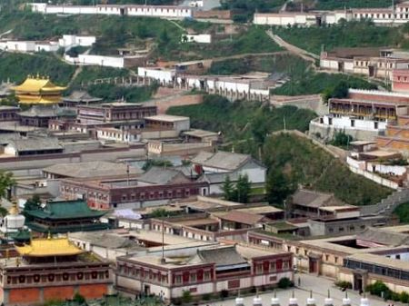 Ta'er Monastery is a famous Tibetan Buddhist monastery located in a narrow valley about 17 miles southwest of Xining City in Qinghai Province. (Photo: Global Times)