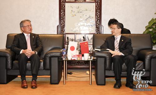 Nomura China Investment President Kamezou Nakai visited the Bureau of Shanghai World Expo Coordination on Nov. 13, 2009.[expo2010.cn] 