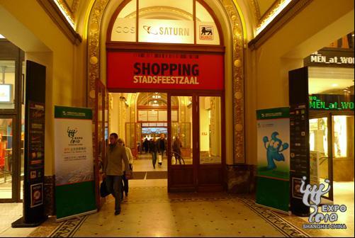 Stadsfeestzaal, a shopping mall on the Meir Street, presents Expo information.[expo2010.cn]