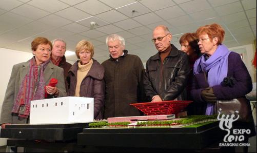 Visitors take a look at a model of the China Pavilion.[expo2010.cn]