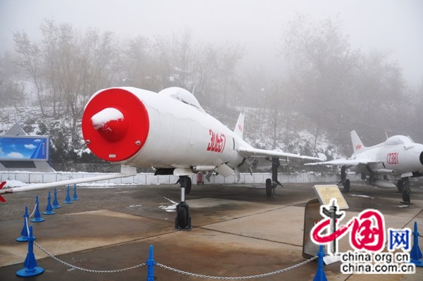 The J-8 I, high-altitude supersonic figter jet, designed to intercept intruding fighter jets and reconnaissance jets, was a product of Cold War ideology.[Maverick Chen / China.org.cn]