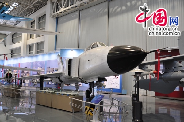 JH-7 (or, FBC-1 Flying Leopard), the Chinese navy's main-force jet. [Maverick Chen / China.org.cn]