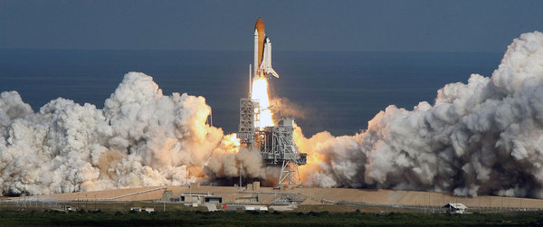 Space shuttle Atlantis lifts off from launch pad 39A at the Kennedy Space Center in Cape Canaveral, Florida Nov. 16, 2009. Atlantis lifted off its seaside launch pad on Monday, loaded with spare parts to keep the International Space Station flying after the shuttles are retired next year.[CFP]