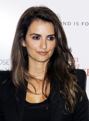 Actress Penelope Cruz attends a screening of &apos;The Private Lives of Pippa Lee&apos; in New York November 15, 2009.[Xinhua/Reuters]