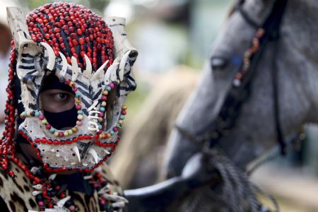 A performer dressed as a native is seen during a traditional folk festival in San Martin in the province of Meta November 15, 2009. The annual festival, which has at least 270 years of history, commemorates the native people&apos;s struggle for freedom against Spanish colonization.[Xinhua/Reuters]