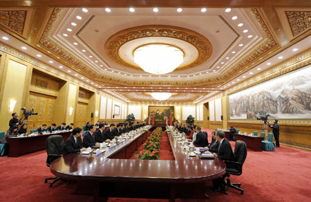 Chinese President Hu Jintao holds official talks with visiting U.S. President Barack Obama at the Great Hall of the People in Beijing on Nov. 17, 2009. [Xinhua]