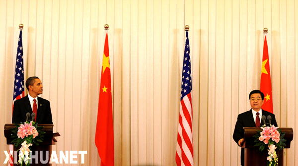 Chinese President Hu Jintao holds a press conference with visiting U.S. President Barack Obama following their official talks at the Great Hall of the People in Beijing on Nov. 17, 2009.[Li XuerenXinhua]