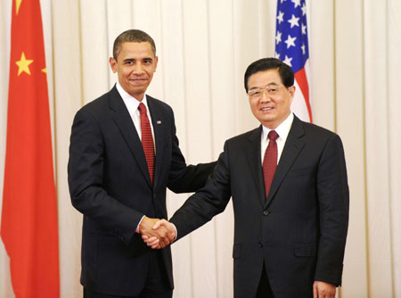 Chinese President Hu Jintao shakes hands with visiting U.S. President Barack Obama after they meet the press at the Great Hall of the People in Beijing on Nov. 17, 2009. [Li Xueren/Xinhua]