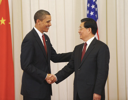 Chinese President Hu Jintao shakes hands with visiting U.S. President Barack Obama after they meet the press at the Great Hall of the People in Beijing on Nov. 17, 2009. [Li Xueren/Xinhua]