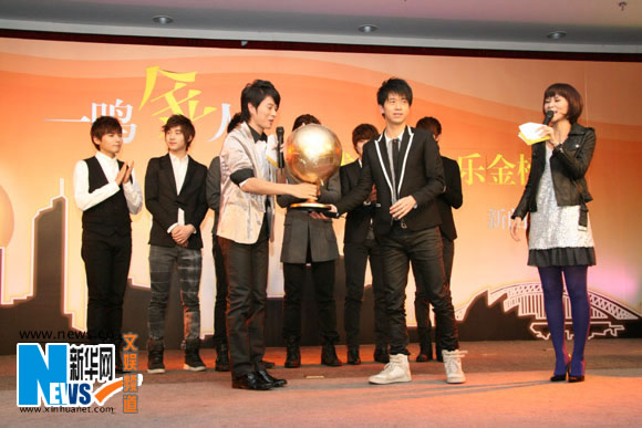 Pop singer Michael Wong attends the ceremony to introduce the &apos;Global Chinese Golden Chart&apos; in Beijing on Monday, November 16, 2009. [xinhua] 