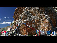 Prayer flags can be found all over the Tibet. [Photo by Fanlin]