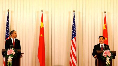 Chinese President Hu Jintao holds a press conference with visiting U.S. President Barack Obama following their official talks at the Great Hall of the People in Beijing on Nov. 17, 2009. [Xinhua]