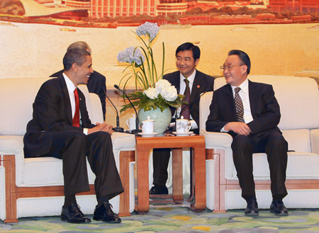 Wu Bangguo, chairman of China&apos;s National People&apos;s Congress Standing Committee, meets with U.S. President Barack Obama at the Great Hall of the People in Beijing, capital of China, on Nov. 17, 2009.[Ju Peng/Xinhua] 