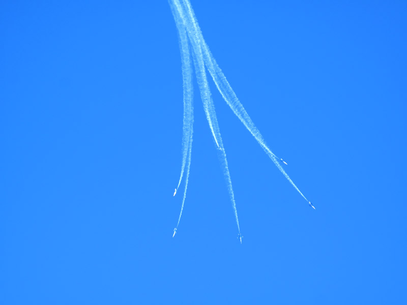 Photo taken on November 15 shows a group of J-7GB air fighters perform during an air force show in Beijing Shahe airport. [Jiang Yiping/China.org.cn]