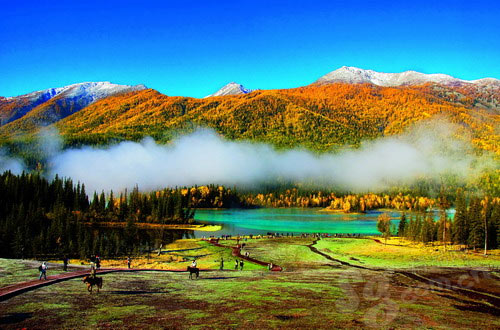 Kanas in autumn is like a natural oil painting. The short autumn seems even more precious and charming in Kanas, northwest China&apos;s Xinjiang Uygur Autonomous Region. [Xinhua]