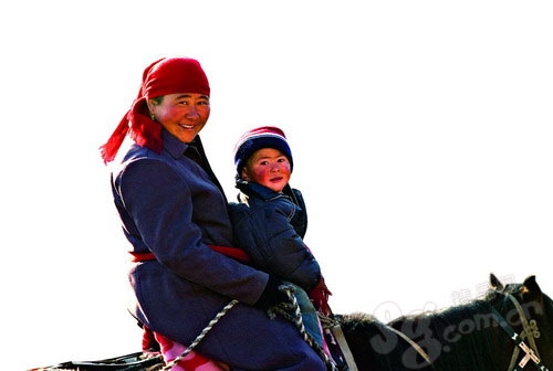  Herdsmen smile. [Xinhua]