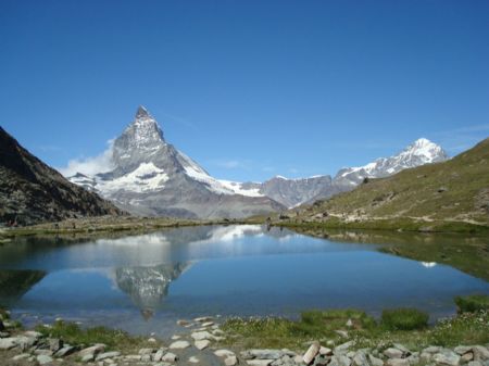 Photo taken on 2007 shows a view of Switzerland. Marta narrates his own story: My name is Marta. I'm 10 years old. I'm a pupil of 5th grade in International Elementary School in Madrid now. My father is a university teacher and my mother a housewife. I am the only child in the family. I like skee and ice-skating very much. [Xinhua] 