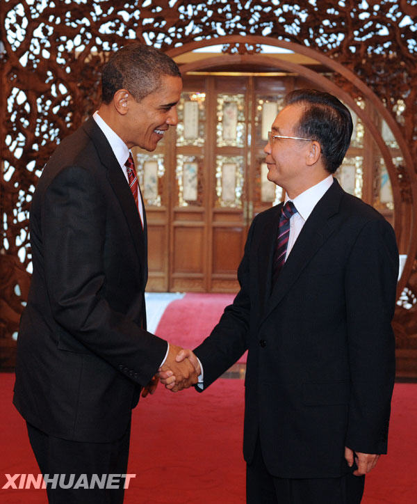 Chinese Premier Wen Jiabao meets visiting U.S. President Barack Obama at Diaoyutai State Guesthouse in Beijing on Nov. 18, 2009. [Yao Dawei/Xinhua]