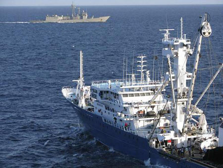 The Spanish tuna fishing boat Alakrana sails near a Spanish warship in the Indian ocean after it was freed from Somali pirates November 17, 2009. Somali pirates on Tuesday freed a Spanish tuna fishing boat hijacked last month and said a $3.5 million ransom had been paid for the vessel and its crew. [Xinhua/Reuters]