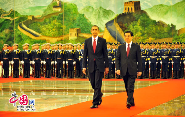 国家主席胡锦涛１７日上午在人民大会堂北大厅为美国总统奥巴马访华举行欢迎仪式。