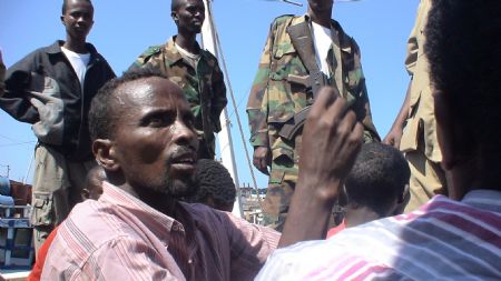 Suspected Somali pirates stay at the northeastern Somali port town of Bossaso, Nov. 18, 2009. The Spanish Navy patroling Somali coast handed over 12 suspected pirates to the local authorities on Wednesday. (Xinhua) 
