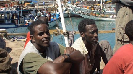 Suspected Somali pirates stay at the northeastern Somali port town of Bossaso, Nov. 18, 2009. The Spanish Navy patroling Somali coast handed over 12 suspected pirates to the local authorities on Wednesday. (Xinhua) 