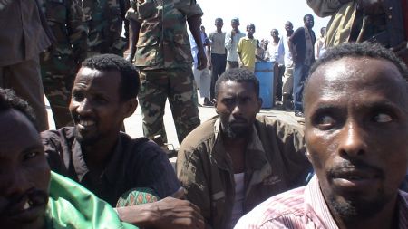 Suspected Somali pirates stay at the northeastern Somali port town of Bossaso, Nov. 18, 2009. The Spanish Navy patroling Somali coast handed over 12 suspected pirates to the local authorities on Wednesday. (Xinhua) 