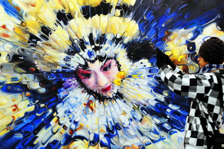 An oil painting of a Peking Opera character is featured at the 12th annual West Lake Art Expo in Hangzhou, Zhejiang province, November 19, 2009. The Expo displays nearly 10,000 artworks from over 100 artists and art institutions home and abroad. [Xinhua]