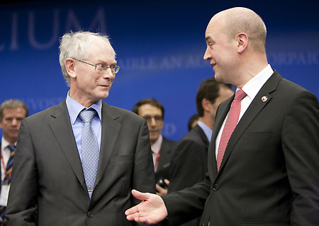 Sweden&apos;s Prime Minister Fredrik Reinfeldt (R), whose country holds the EU rotating presidency, talks with Belgium&apos;s Prime Minister Herman Van Rompuy during a press conference after an EU summit at the EU Council headquarters in Brussels, capital of Belgium, Nov. 19, 2009. Van Rompuy was elected the first full-time EU President during an extraordinary summit in Brussels Thursday. [Xinhua]