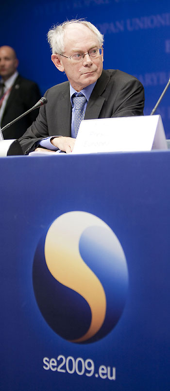 Belgium&apos;s Prime Minister Herman Van Rompuy attends a press conference after an EU summit at the EU Council headquarters in Brussels, capital of Belgium, Nov. 19, 2009. Van Rompuy was elected the first full-time EU President during an extraordinary summit in Brussels Thursday. [Xinhua]