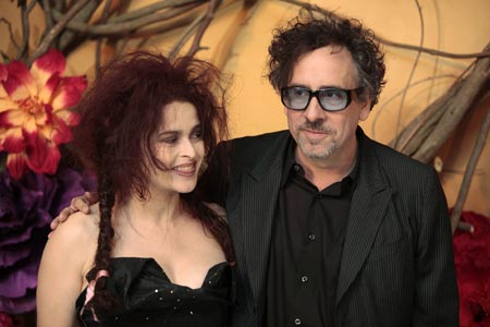 Director Tim Burton arrives with actress Helena Bonham Carter for a Museum of Modern Art tribute to Burton in New York November 17, 2009. [Xinhua/Reuters]