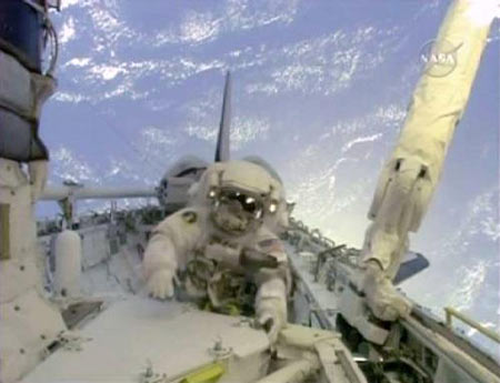 Astronaut Mike Foreman works in the Atlantis' payload bay at the beginning of his spacewalk in this image from NASA TV November 19, 2009. The spacewalkers are slated to perform maintenance tasks outside the station including installing a spare communications antenna, routing cables and lubricating parts of the mobile base system and Kibo robotic arm. [Xinhua/Reuters]