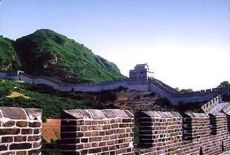 Dandong Hushan Great Wall was built during the Ming Dynasty and is located in Kuandian Manchu Autonomous county, about 40 kilometers from Dandong City, with the Yalu River to the south and the Yuan River to the west. 