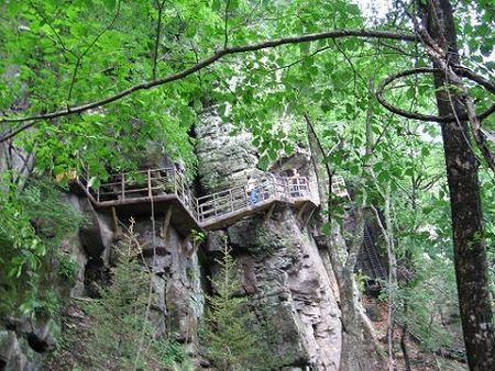 Wu Nv Shan which means 'the mountain of five women' is a mountain of historical and cultural significance located in Liujiagou Village northeast of Huanren county. Apart from the other 60 natural tourist spots, Wu Nv Shan has all the elements of a defensive city wall - temple, palace, barn, barracks, water source, and a city wall of more than 200 meters above sea level.