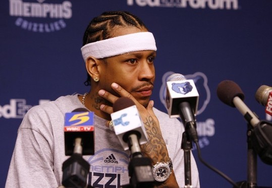 Knicks give up Iverson signing